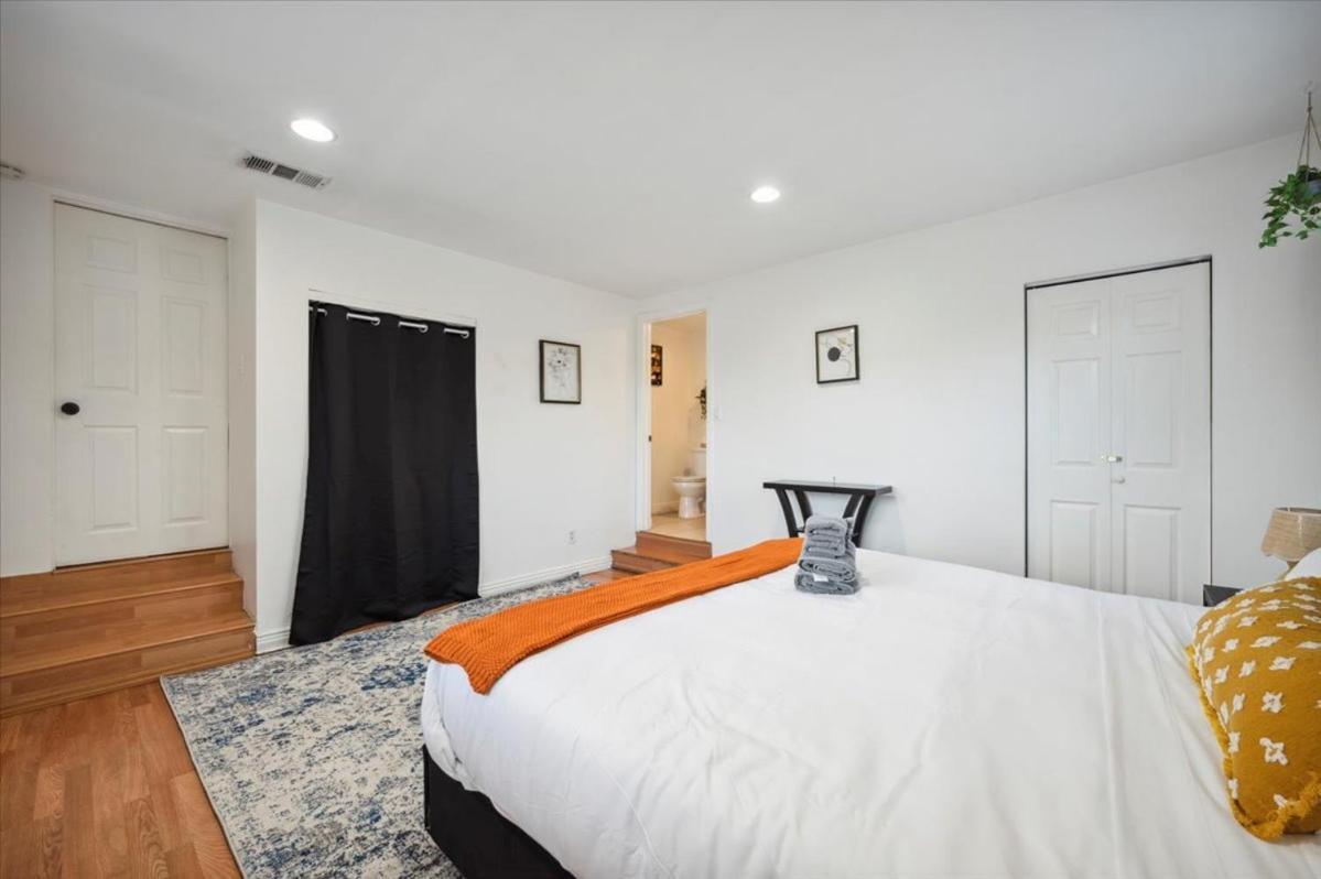 Chic Boho Retreat - Pool, Patio, Mini Golf & Arcade, Mins From Universal Studios! Сasa de vacaciones Los Ángeles