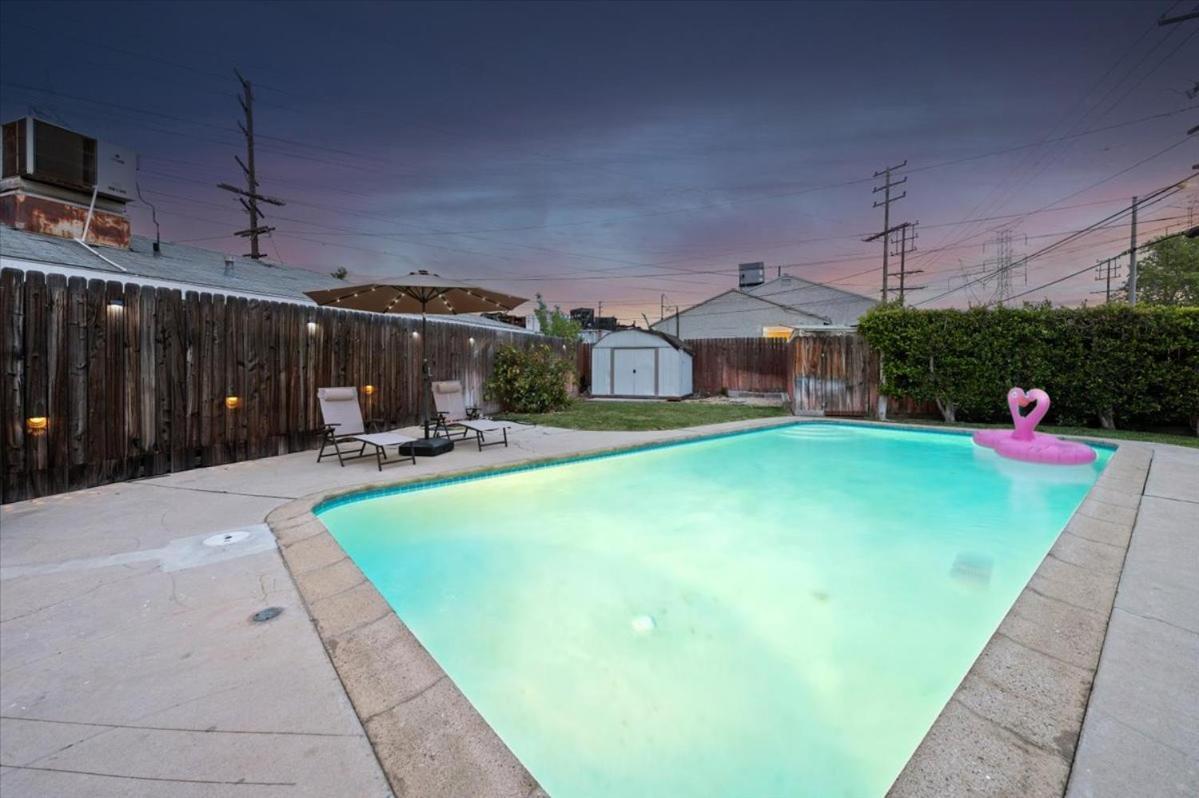 Chic Boho Retreat - Pool, Patio, Mini Golf & Arcade, Mins From Universal Studios! Сasa de vacaciones Los Ángeles